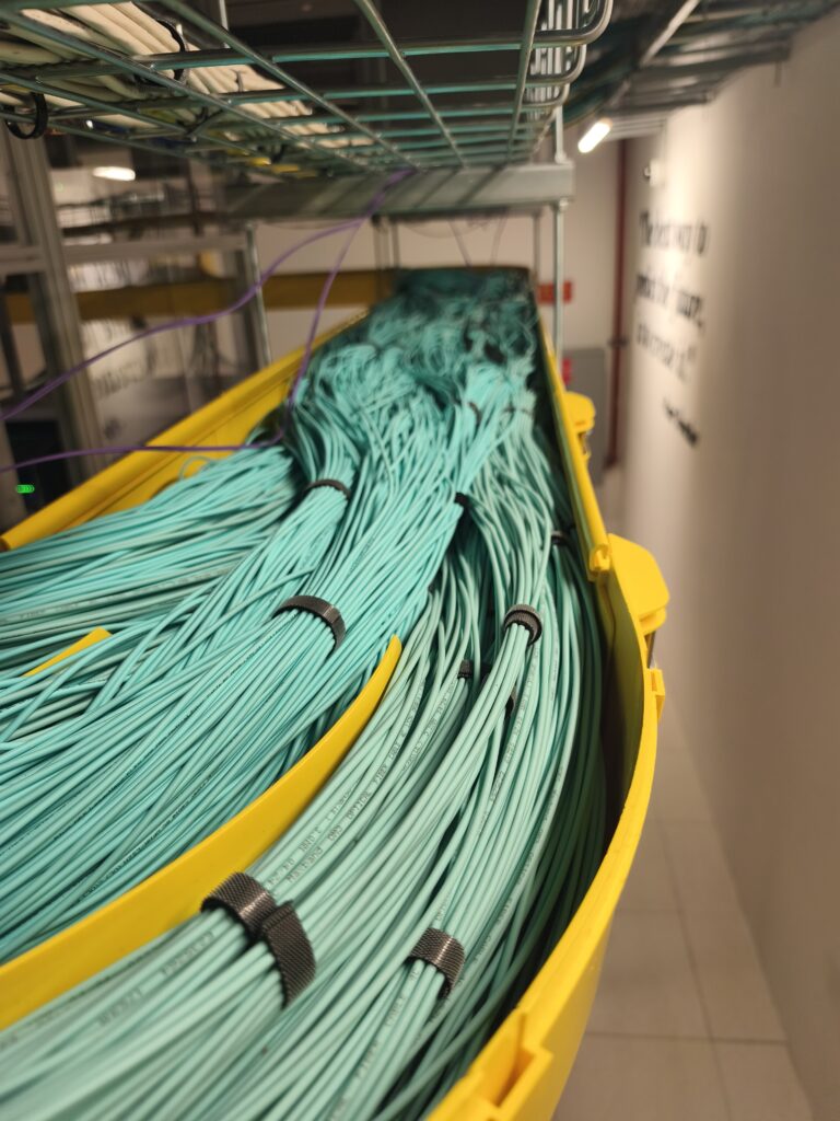 סיבים אופטים בפרוייקט תקשורת